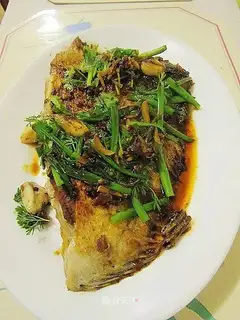 Braised fish tail with left mouth