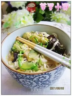 Cucumber noodles with diced pork