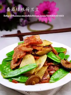stir-fried peas with tomato and bacon