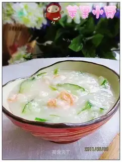 Cucumber and fresh shrimp pimples soup