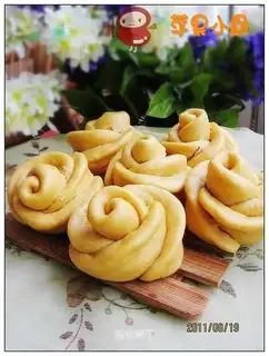Pumpkin Rose Roll