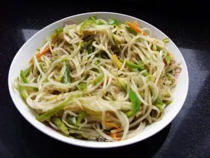 Sweet and sour bean sprouts