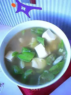 Tofu and loofah soup