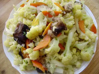 stir-fried cauliflower with mushrooms and carrots