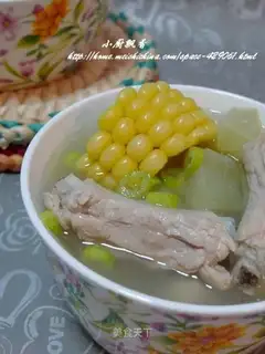 Stewed pork ribs with corn and radish