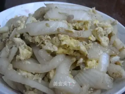 Scrambled eggs with onions