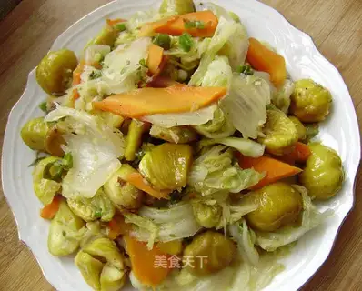 Braised cabbage with chestnut
