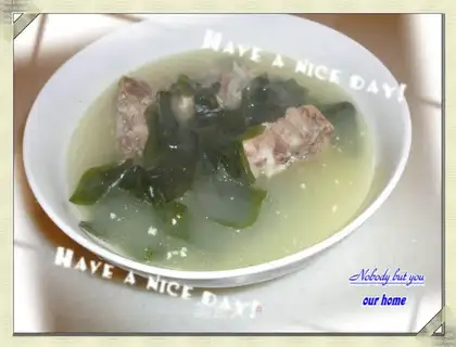 Ribs and seaweed soup