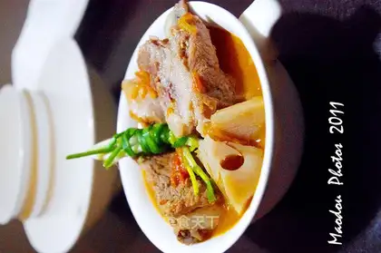 Stewed lotus root with tomato ribs