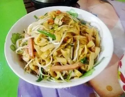 stir-fried rice noodle with three shredded silk