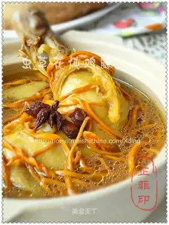 Stewed chicken legs with caterpillar fungus flowers