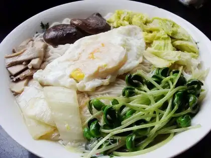Mixed vegetable and egg noodles