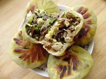 Minced meat, leek and egg pie