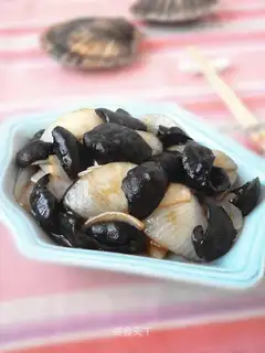 Onion picks sea cucumbers