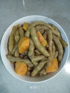 Gold hooks, beans