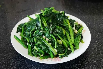 Garlic spinach
