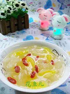 Pineapple silver ear soup