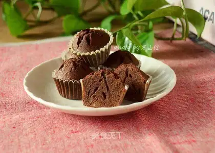Nut chocolate cake