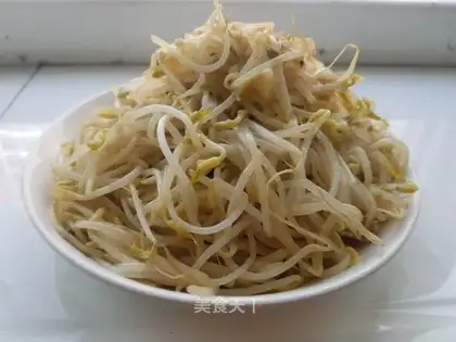 Sour bean sprouts