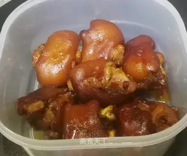 Spicy pig hands