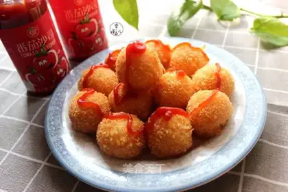 Potato cheese. Ball