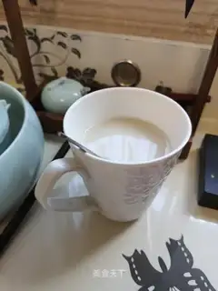 A short version of red tea and milk tea