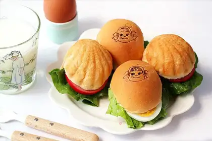 A sandwich, Madeleine