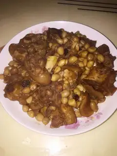 Peanut pig feet