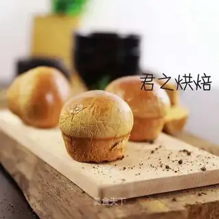 Red sugar bread