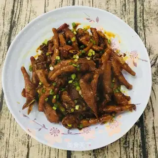 Hot chicken feet