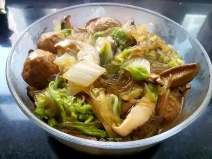 Puffed with cabbage and beefball