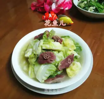 The duck's leg makes cabbage