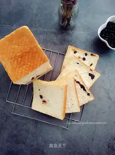 Blueberry dry toast