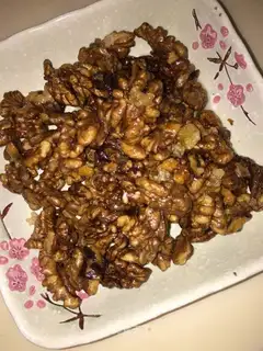 Sugar walnuts