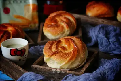 Coconut round bread