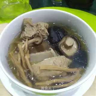 Twin mushroom skeletal soup