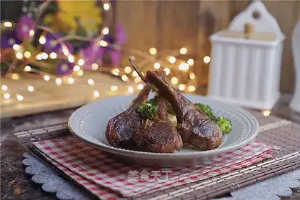 A roasted lamb chop with pepper