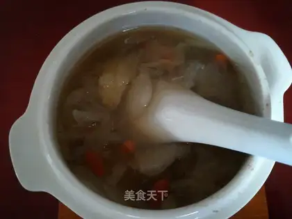 Pear and silver ear soup