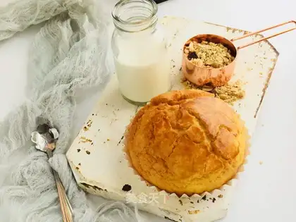 Pineapple cream bun