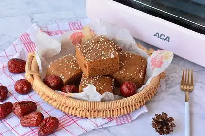 Red date cake
