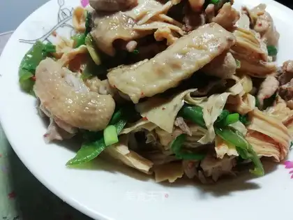 A bamboo chicken