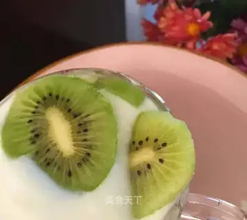 Homemade honey yogurt