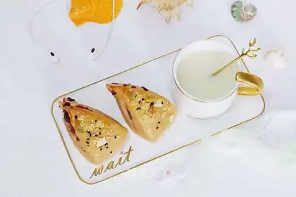 Cinnamon overberry scone