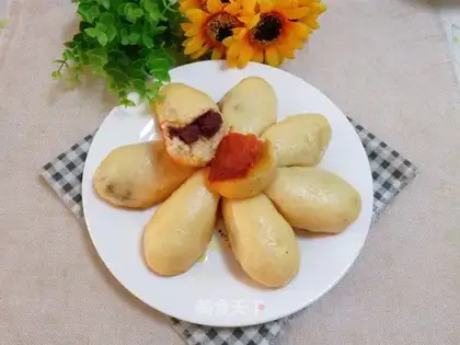 Corn pasta salsa bun