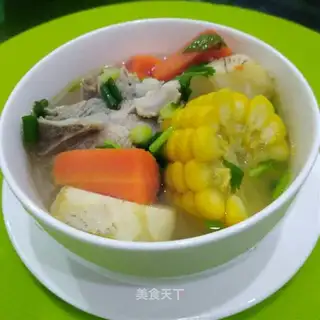 Pork-bone corn and hoof soup