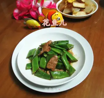 The rib's fried with beans