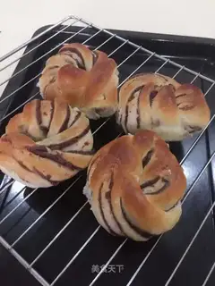 Red bean roll
