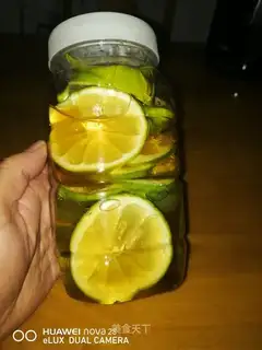 Honey lemonade