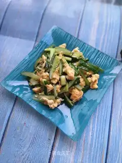 cucumbers with fried eggs