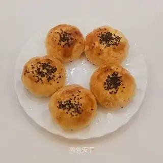 Fresh meat mooncake